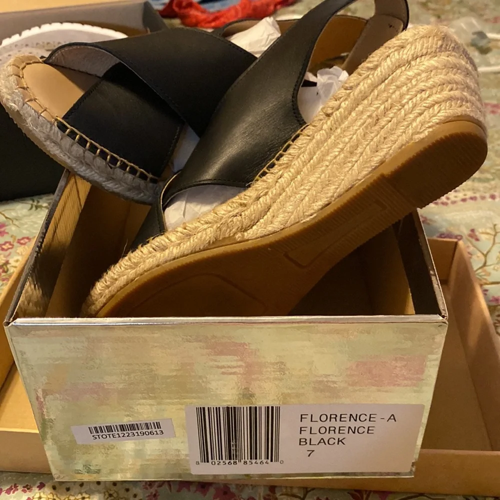 New Andre Assous Dalmira Wedge Sandal - Picture 2 of 3